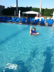 395456_10151393304572220_1916793958_n